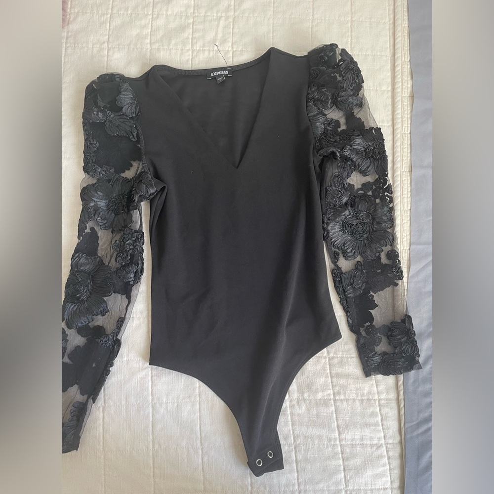 Express woman Floral lace bodysuit size XS NWOT